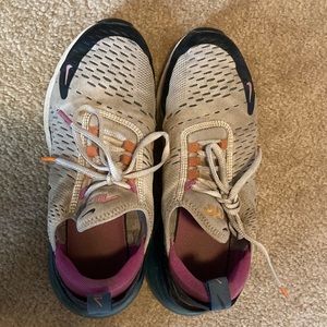 Air max 270s,size 6 big kids but an 8 in Womens